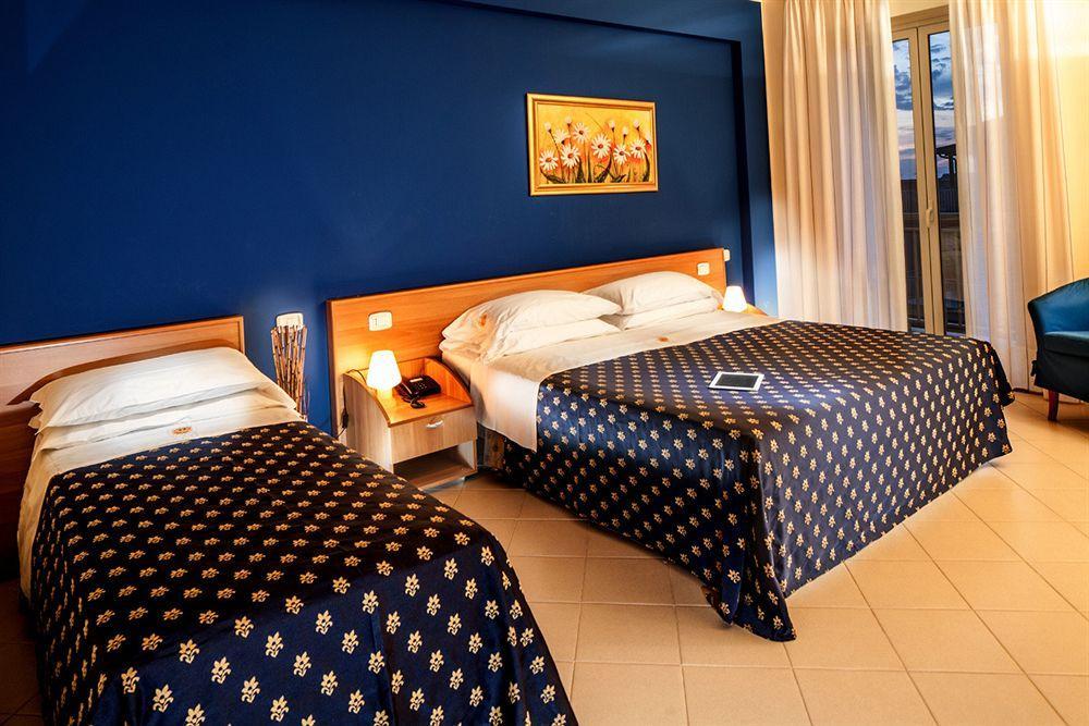 Riviera Del Sole Hotel Resort Spa Piraino Bagian luar foto