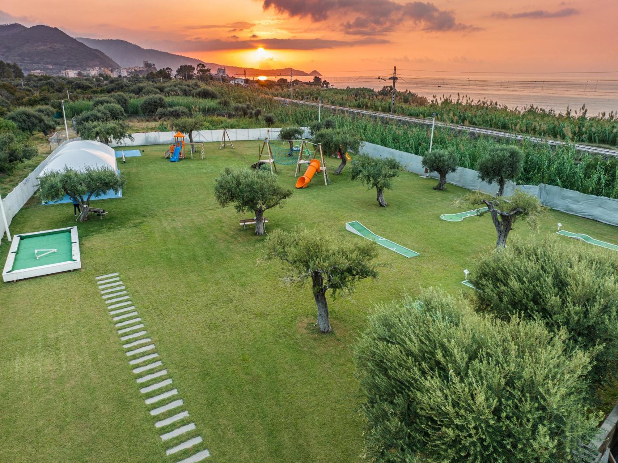 Riviera Del Sole Hotel Resort Spa Piraino Bagian luar foto