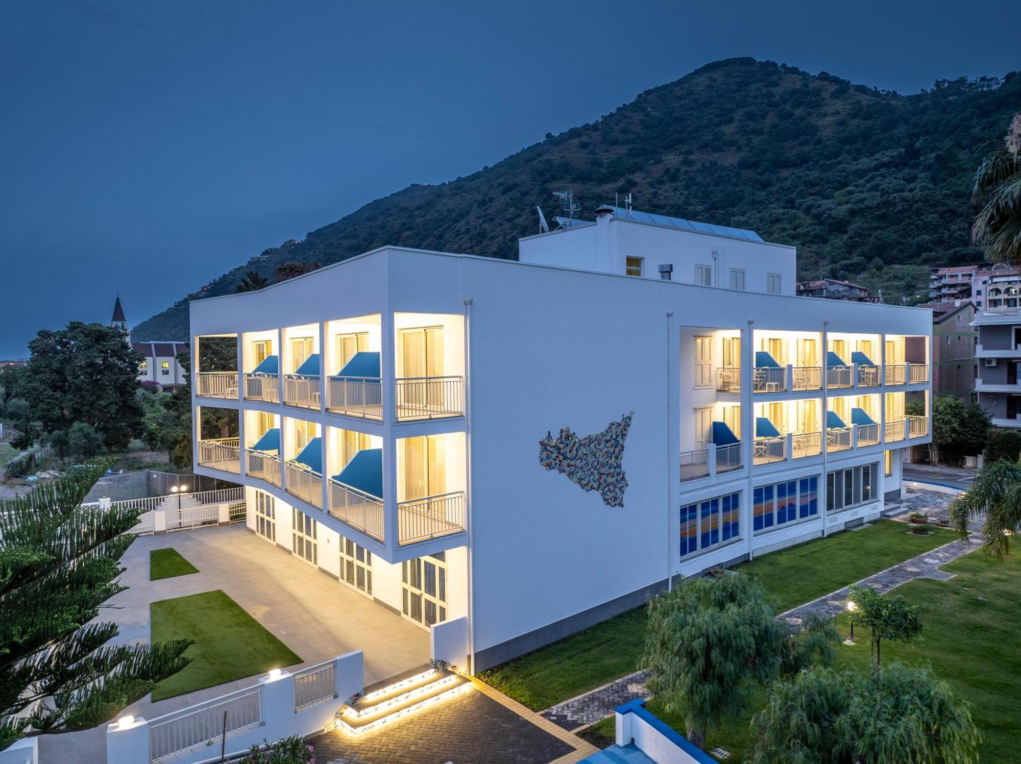 Riviera Del Sole Hotel Resort Spa Piraino Bagian luar foto